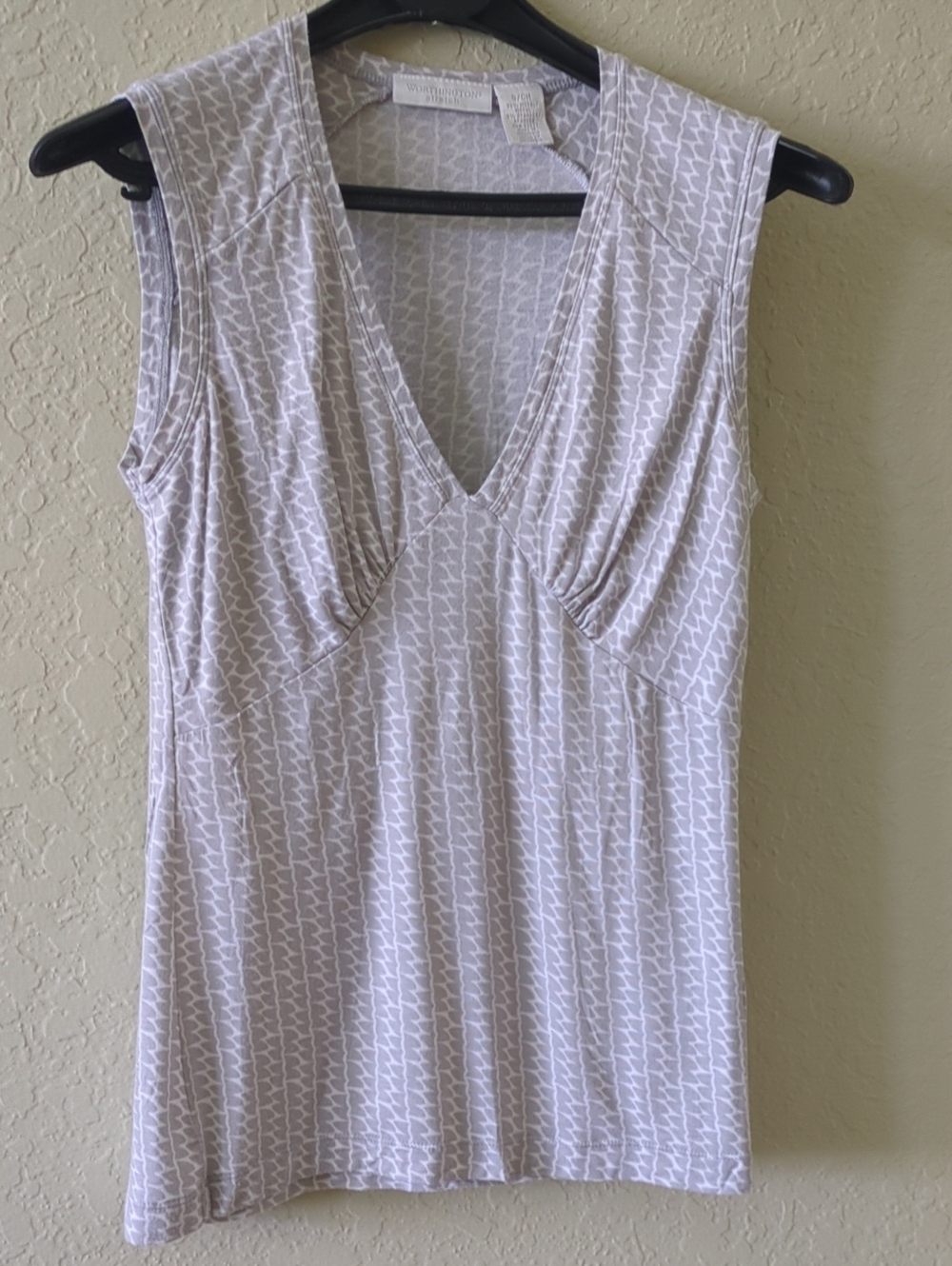 Worthington Light Gray Patterned V-Neck Tank Top